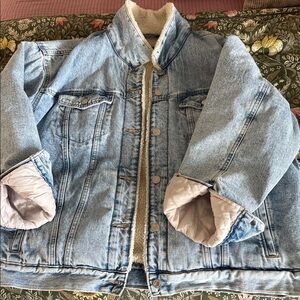 GAP Light Wash Denim Jacket with Cream Sherpa Trim